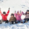 kinder-feiern-im-schnee