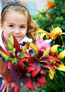 maedchen-mit-blumenstrauß